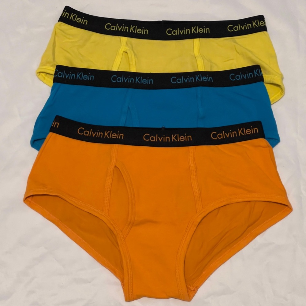 3 Boys Calvin Klein Briefs - XL